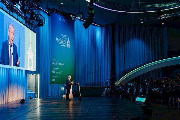 Keynote speech at the EL Congress 2025 in Kursaal Bern – congress photography and event documentation by Voll Toll GmbH, photographers in Bern.